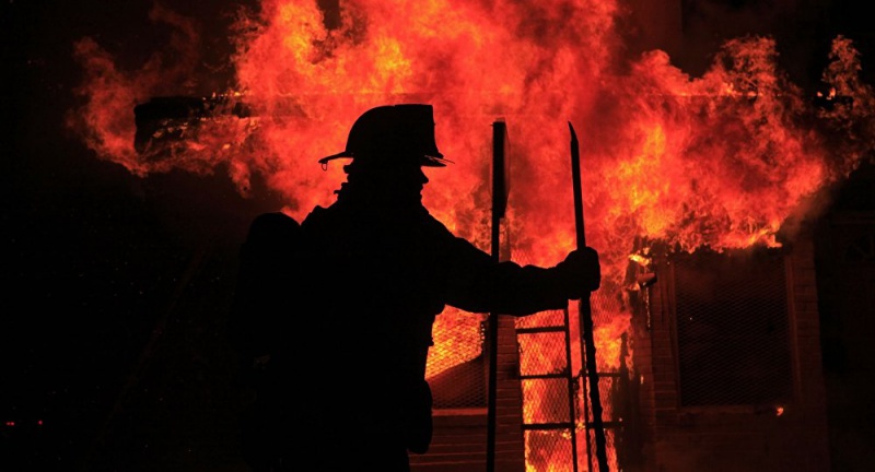 В Оренбуржье на двух пожарах были эвакуированы 11 человек